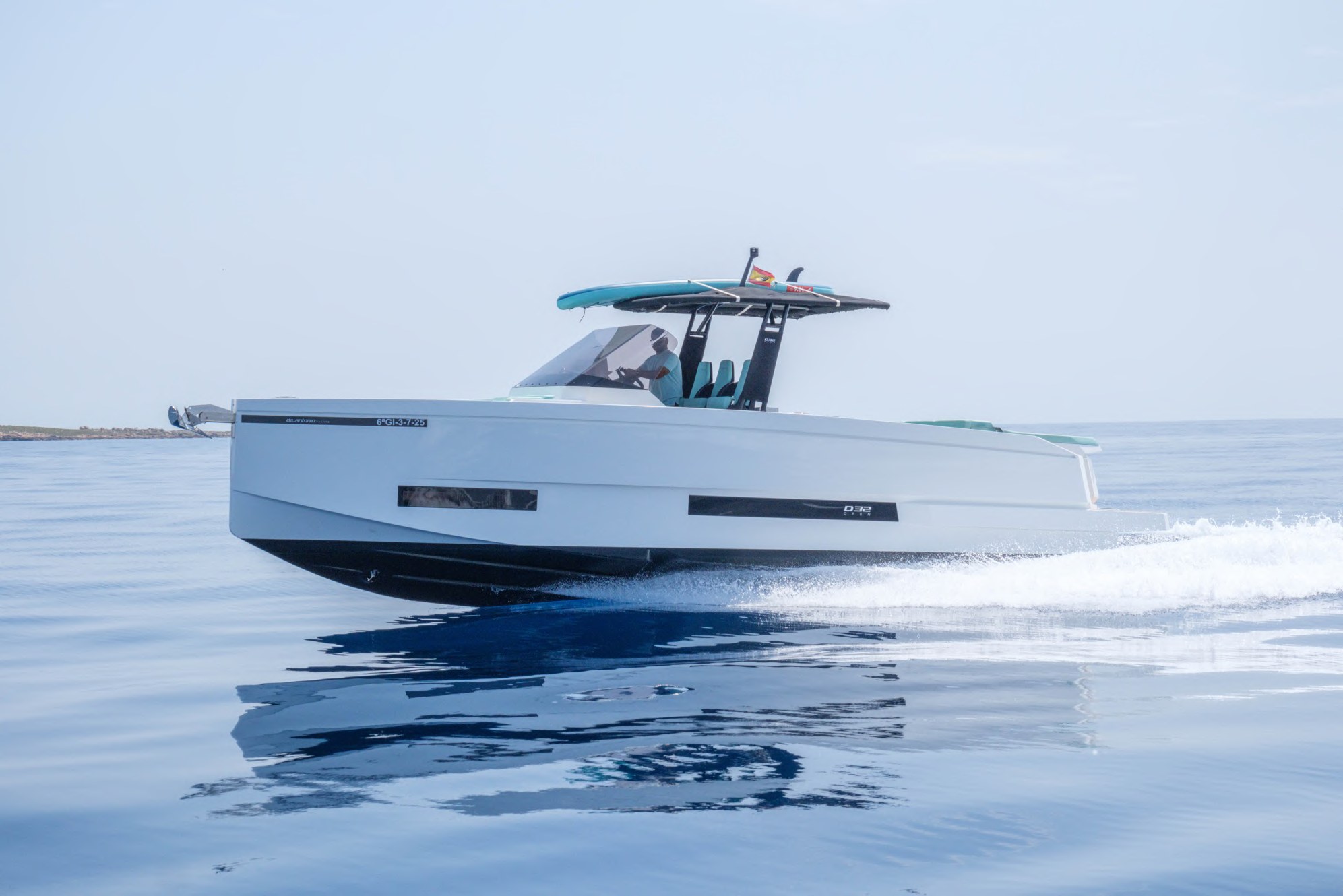De Antonio D32 Open Dandy II exterior