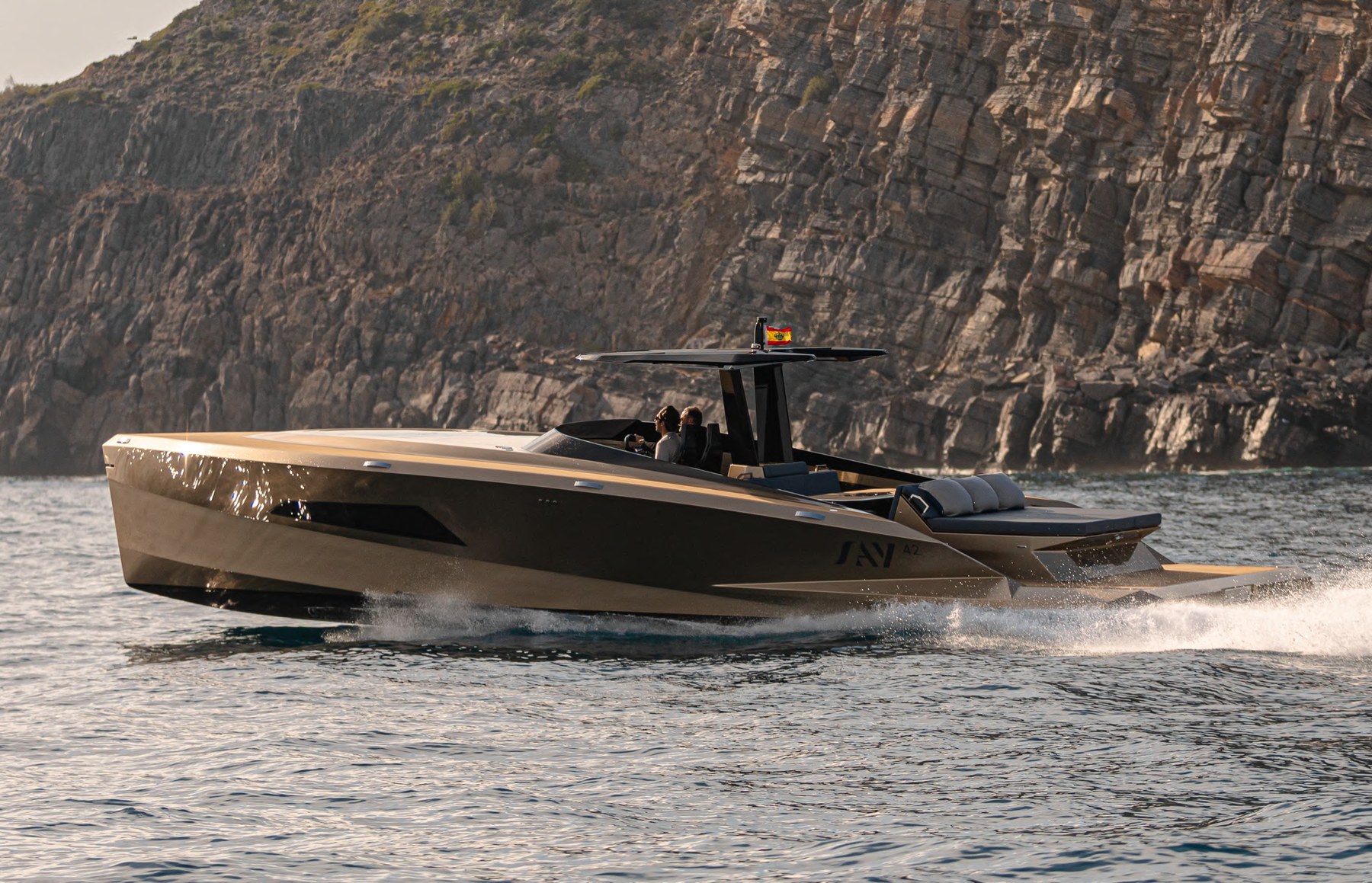 SAY Carbon 42 exterior