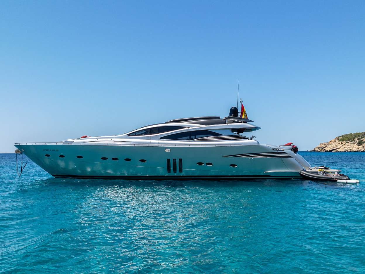 XAMAN Pershing 90 exterior